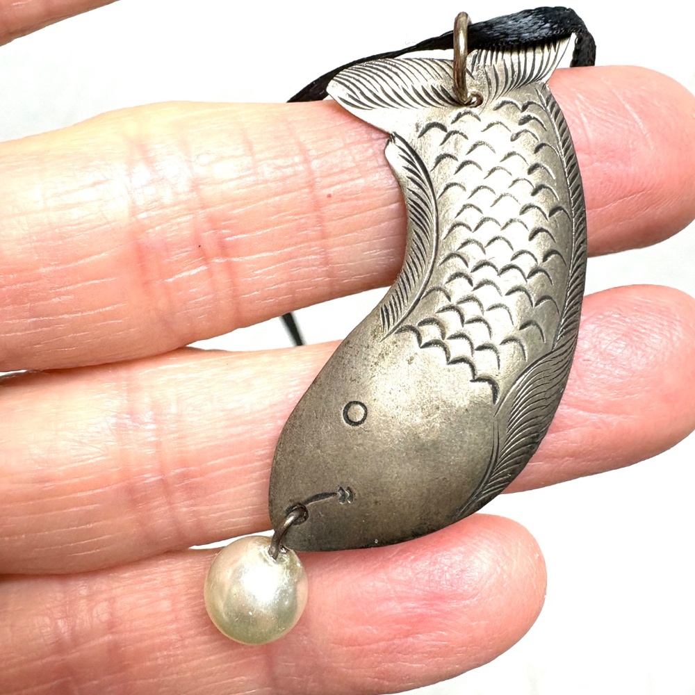 necklace pendant handmade silver engraved fish pearl vintage 54" black cord